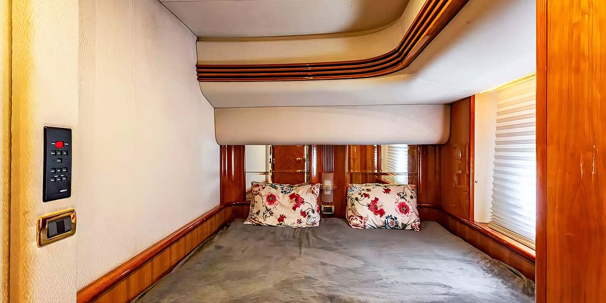 Аренда моторной яхты Azimut 68 В Москве